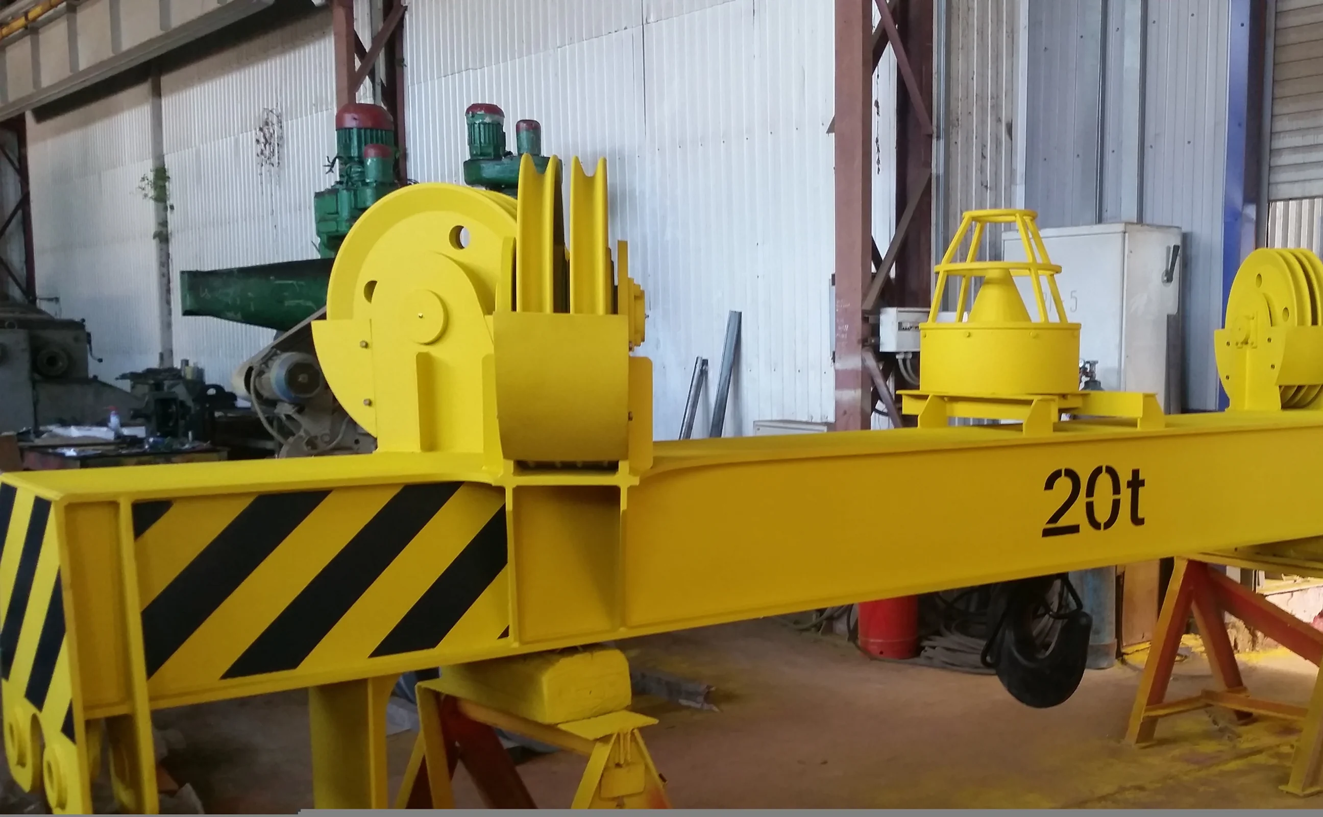 Photo 1 – Crossbars and hook suspensions