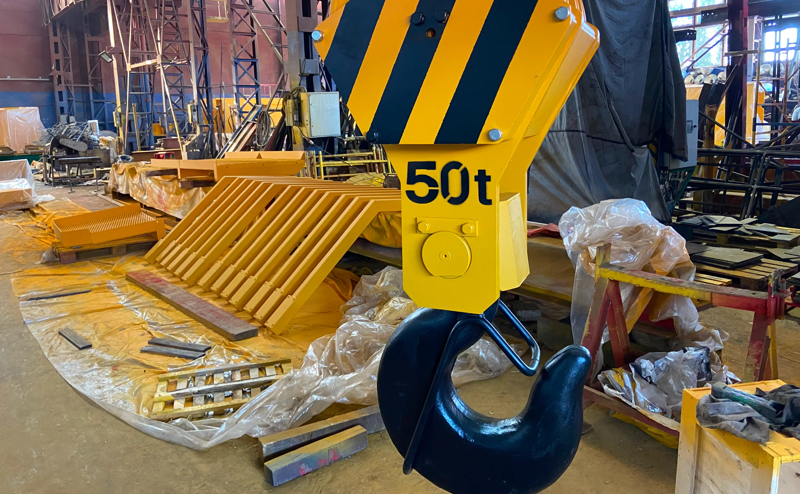 Photo 5 – Traverses and hook suspensions