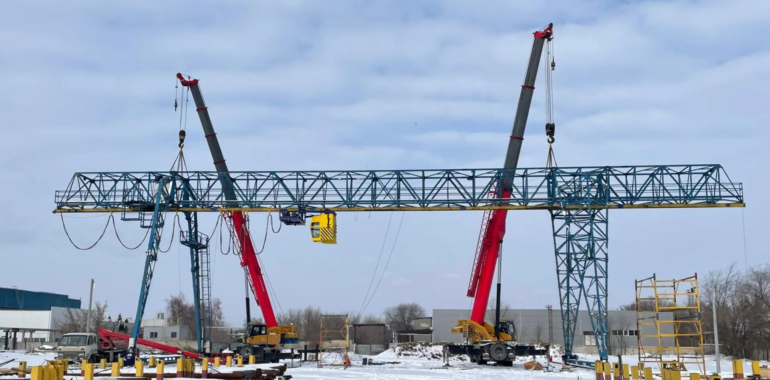 Photo 2 – Gantry cranes