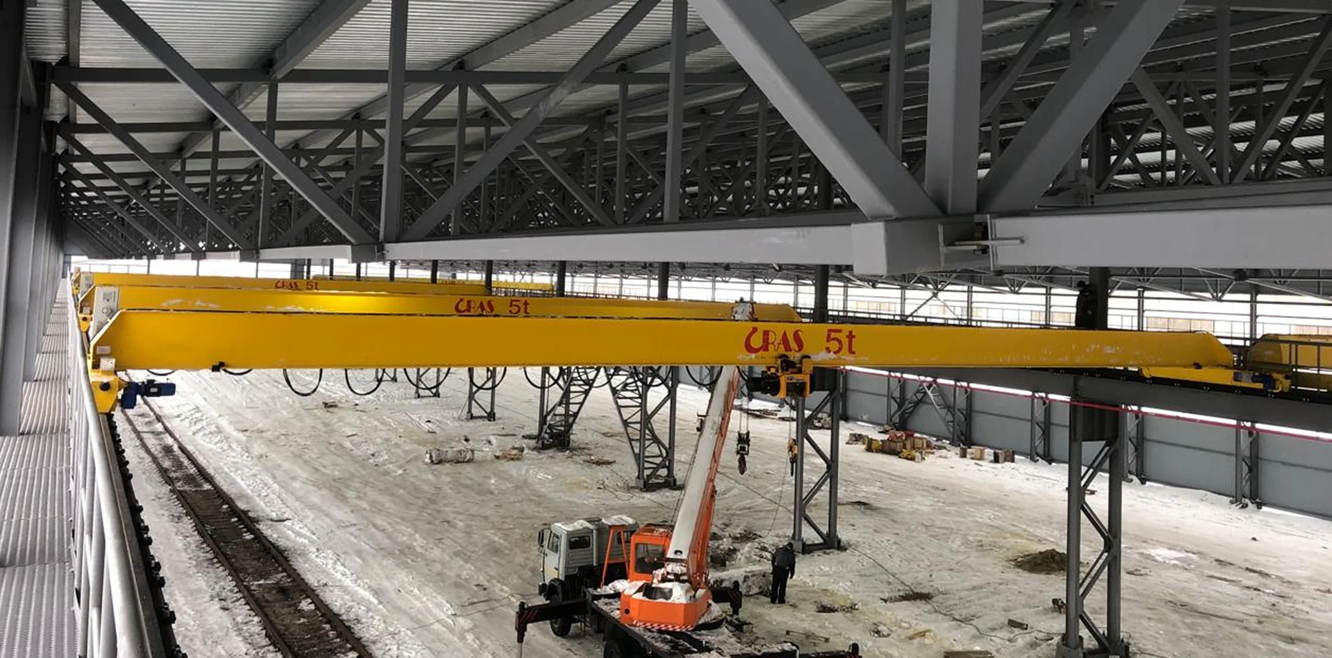 Photo 1 – Single-girder cranes